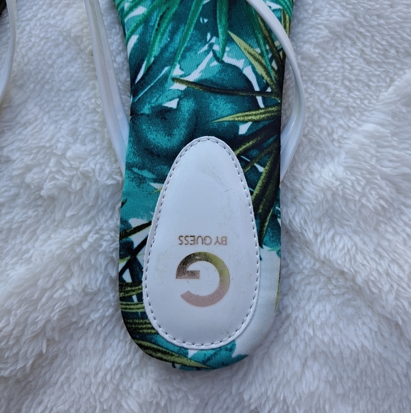 Guess Green Flip-Flops Size 11 Women's Footwear - Picture 3 of 4
